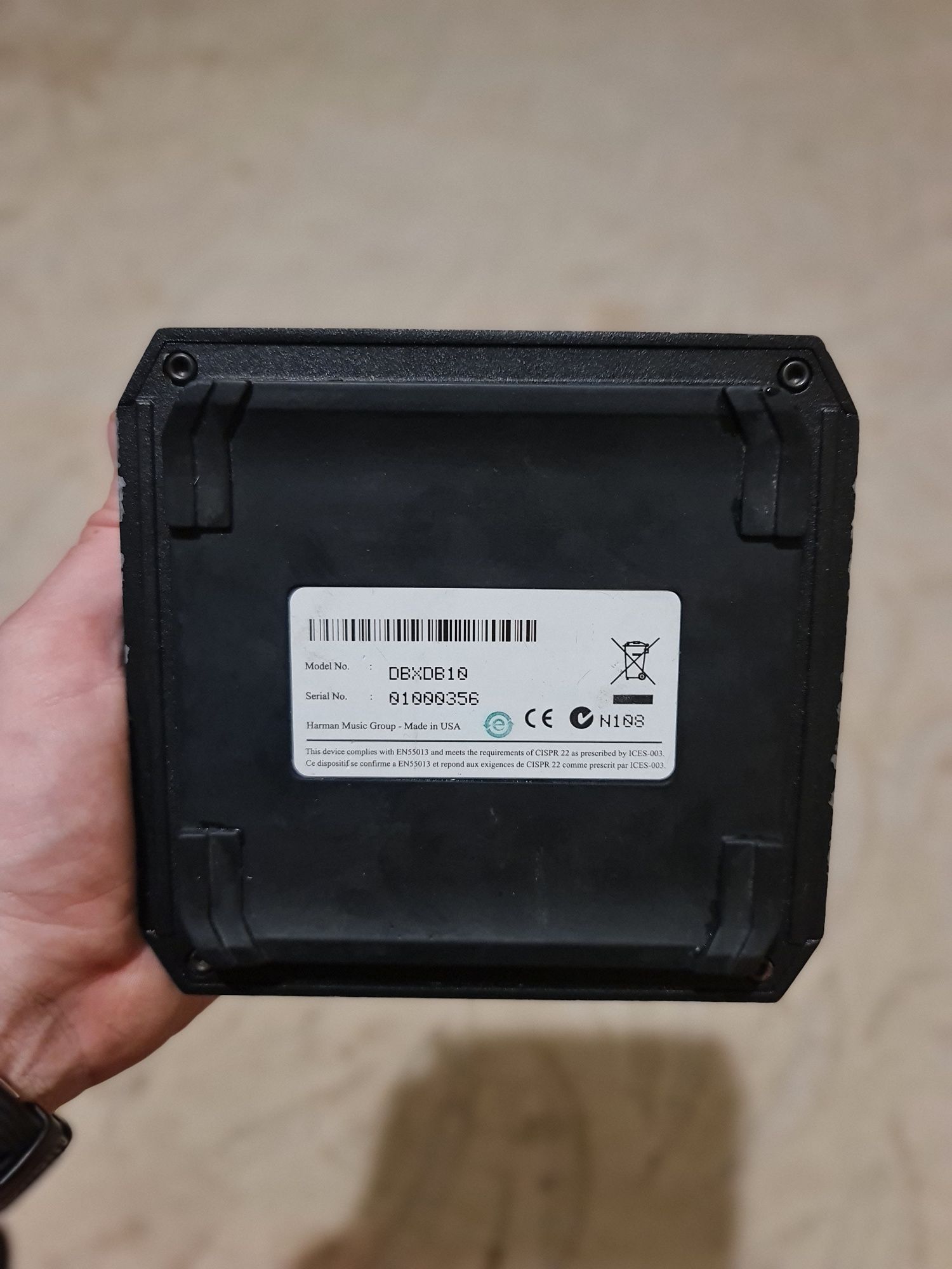 Пассивный директ-бокс Dbx DB10 
dbx dB10