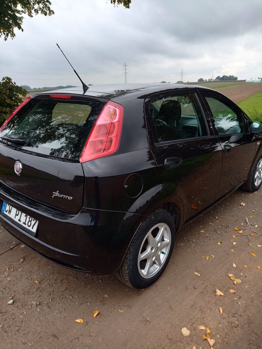 Sprzedam fiat grande Punto rok produkcji 2011 benzyna