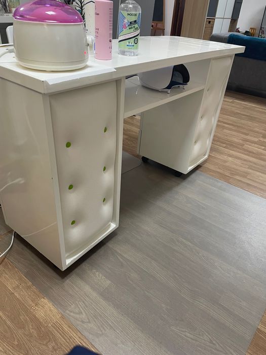 Mesa de Manicure com Arrumação – Usada