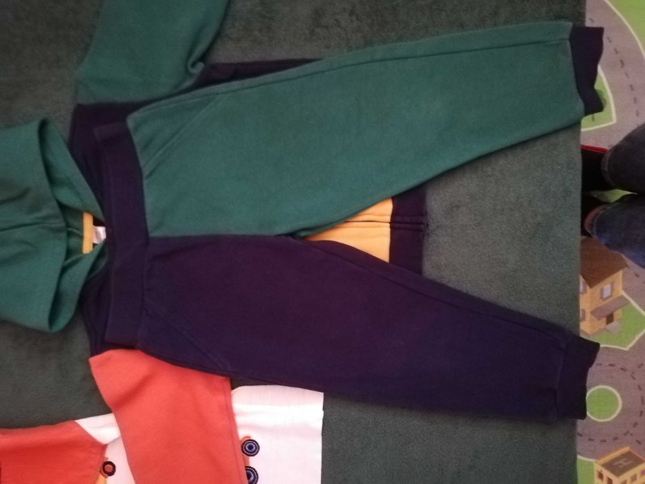 bluza+ bluzka +2 pary spodni  104/110