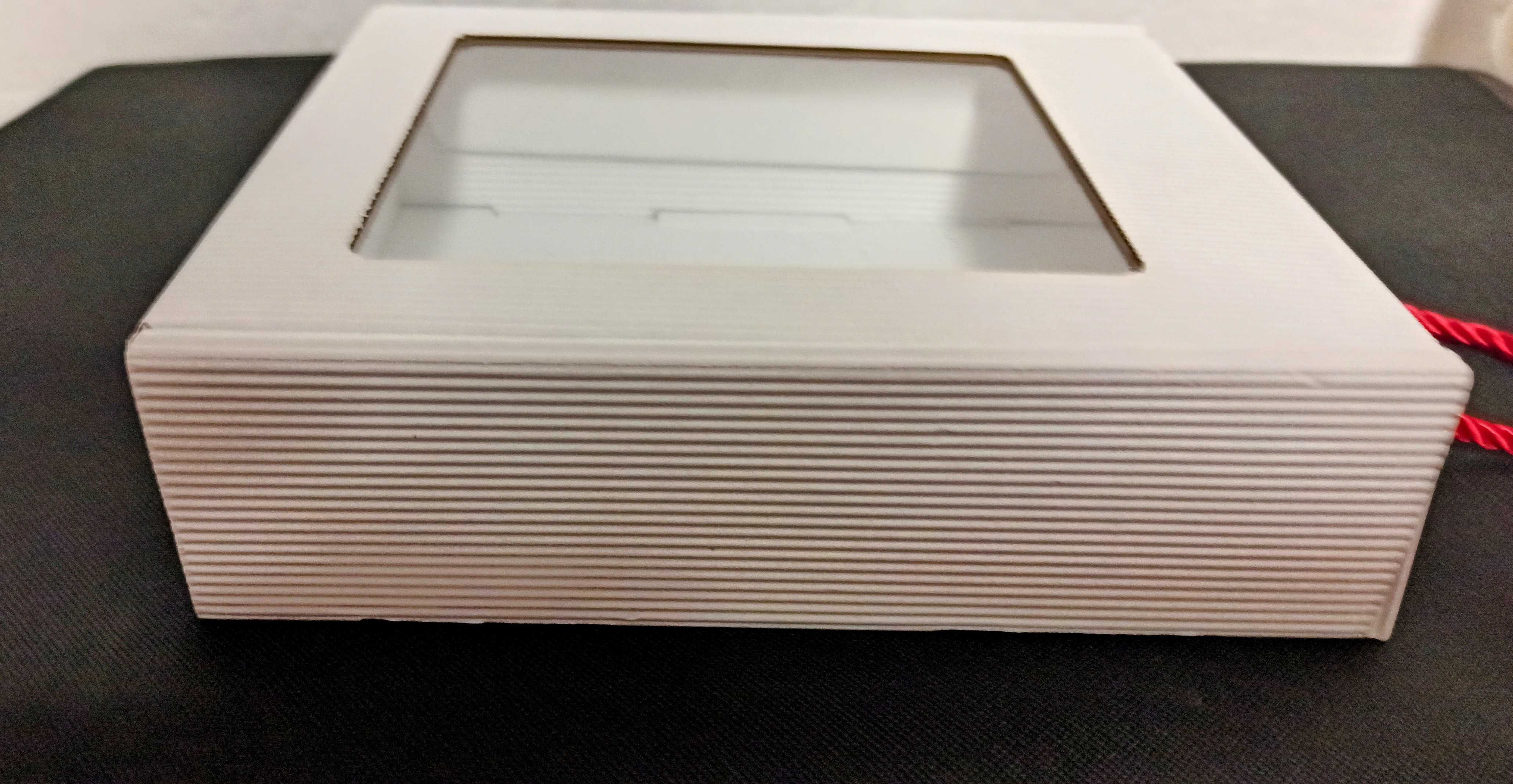 Opakowanie z okienkiem pudełko prezenty białe 20x 16.5cm x 5.5cm