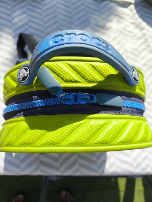Mochila da marca:  "CROCS"