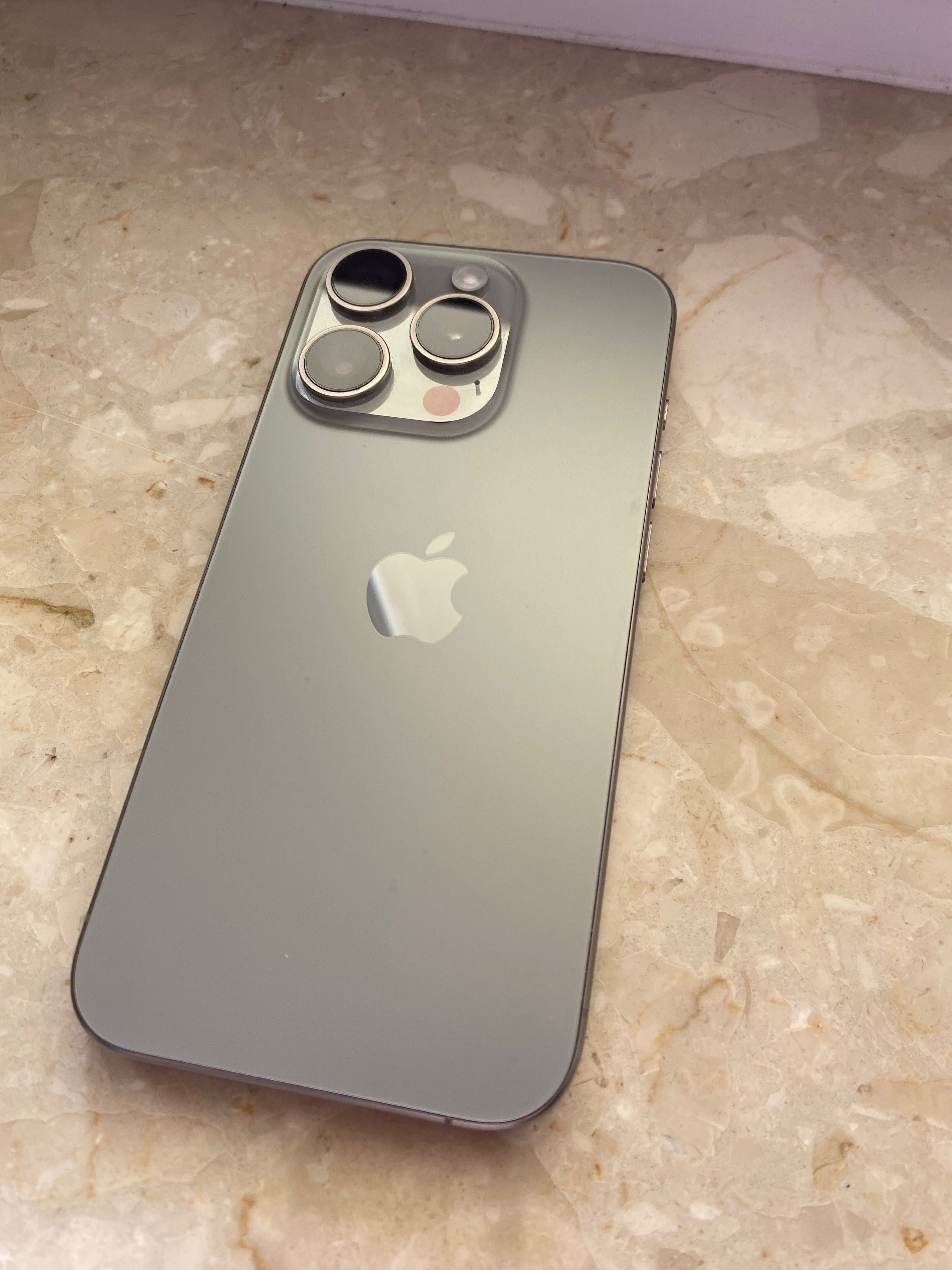 iPhone 15 Pro w idealnym stanie