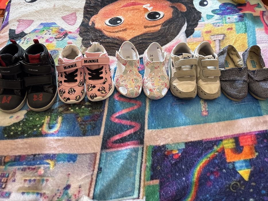 Sapatos/Tenis de criança