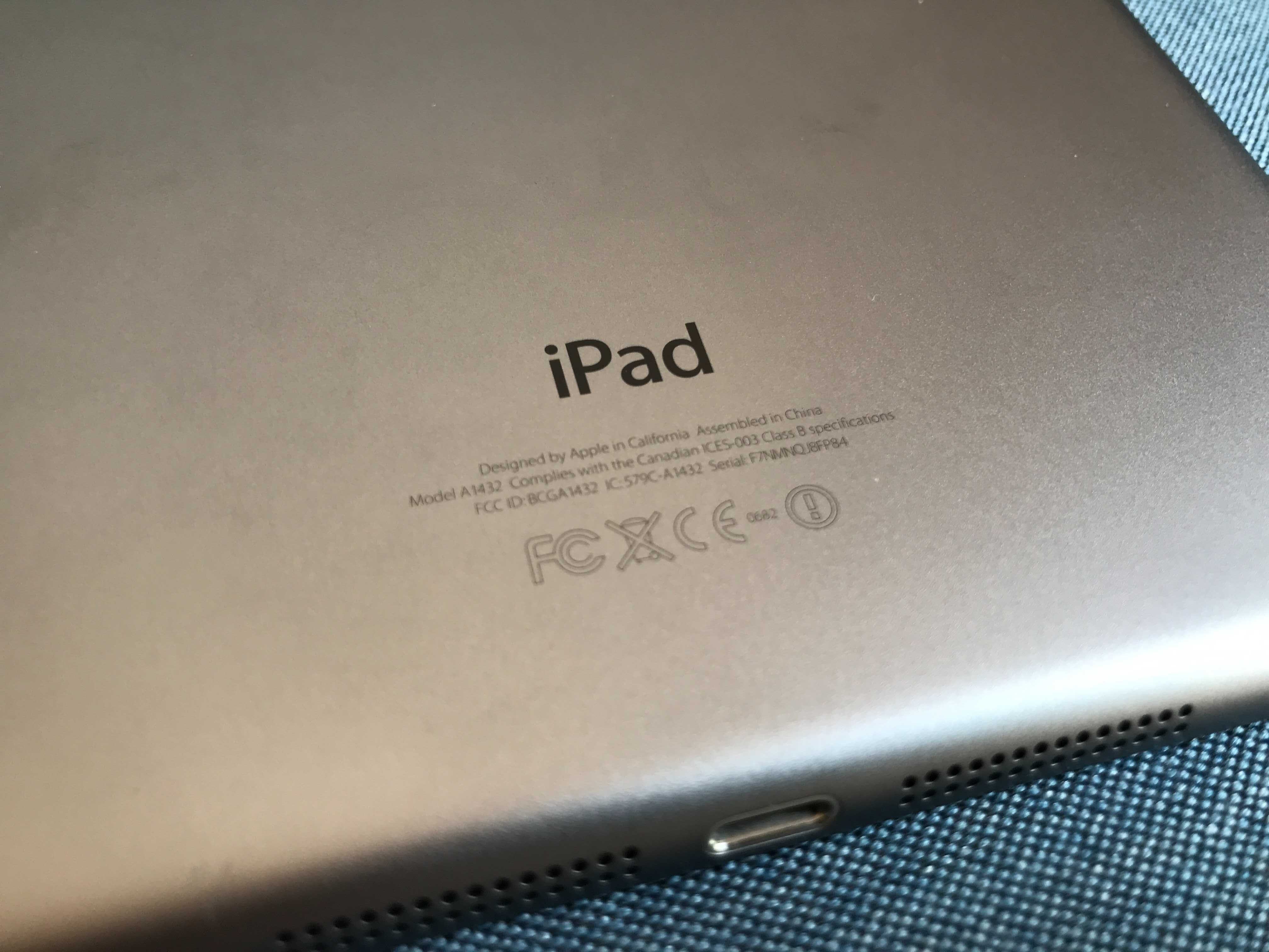 tablet Apple iPad Mini - 1 gen. A1432 S-Gray 16GB Wi-Fi 7,9 cala Etui