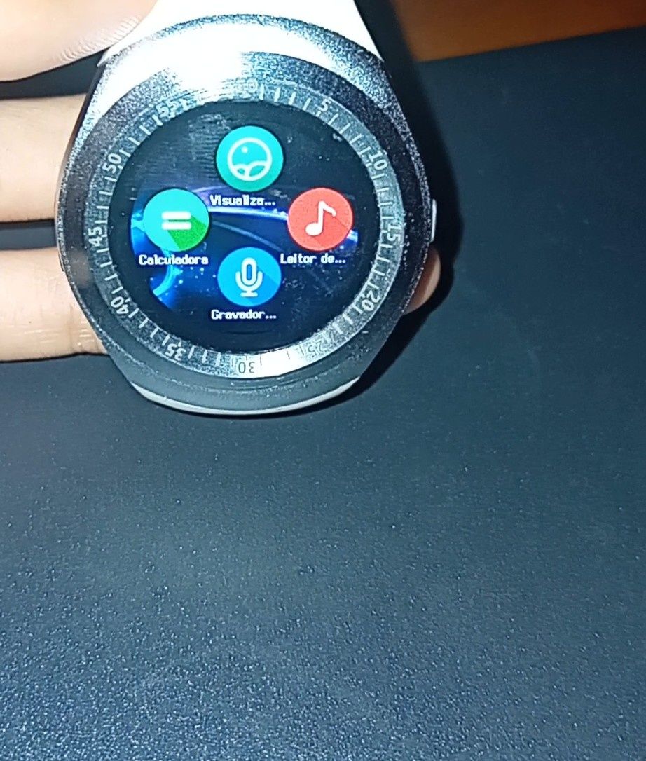 smartwatch branco em perfeito estado