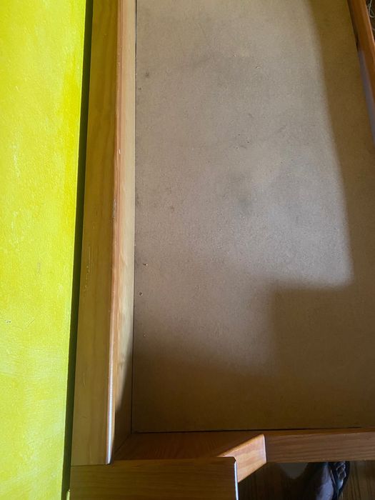 Estrutura em madeira maciça para cama de solteiro