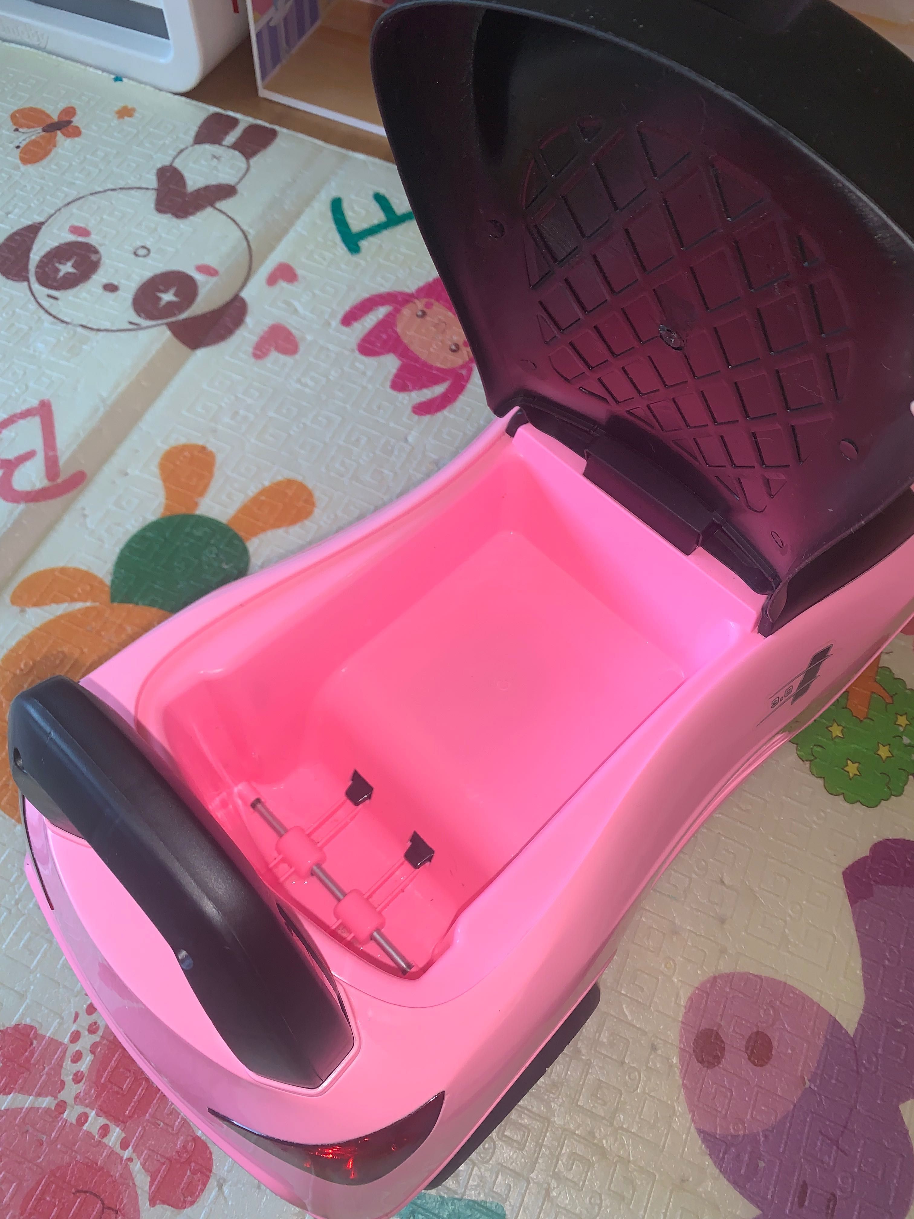 Машинка толокар розовая Ауди  муз