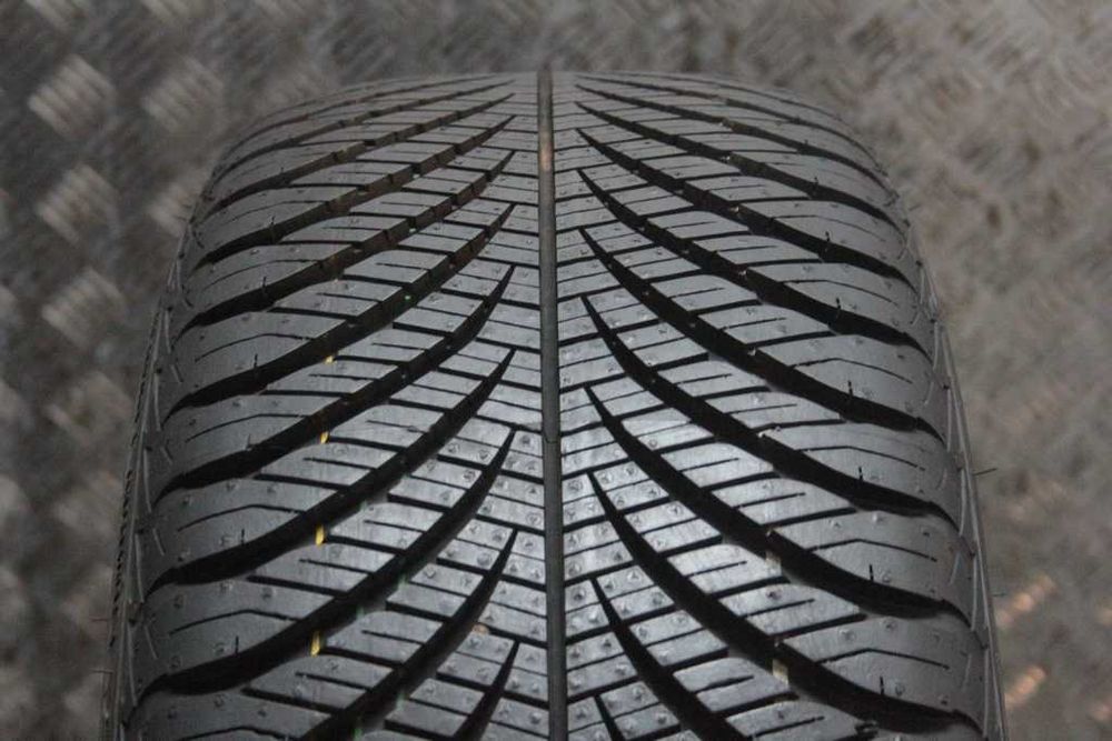 215/55/17 Goodyear Vector 4Seasons 215/55 R17 94V AO A0