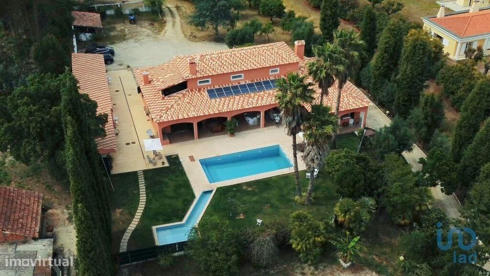 Quinta T4 em Sangalhos de 418,00 m2