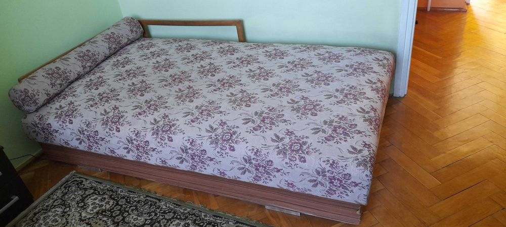 Tapczan szeroki używany z okresu prl