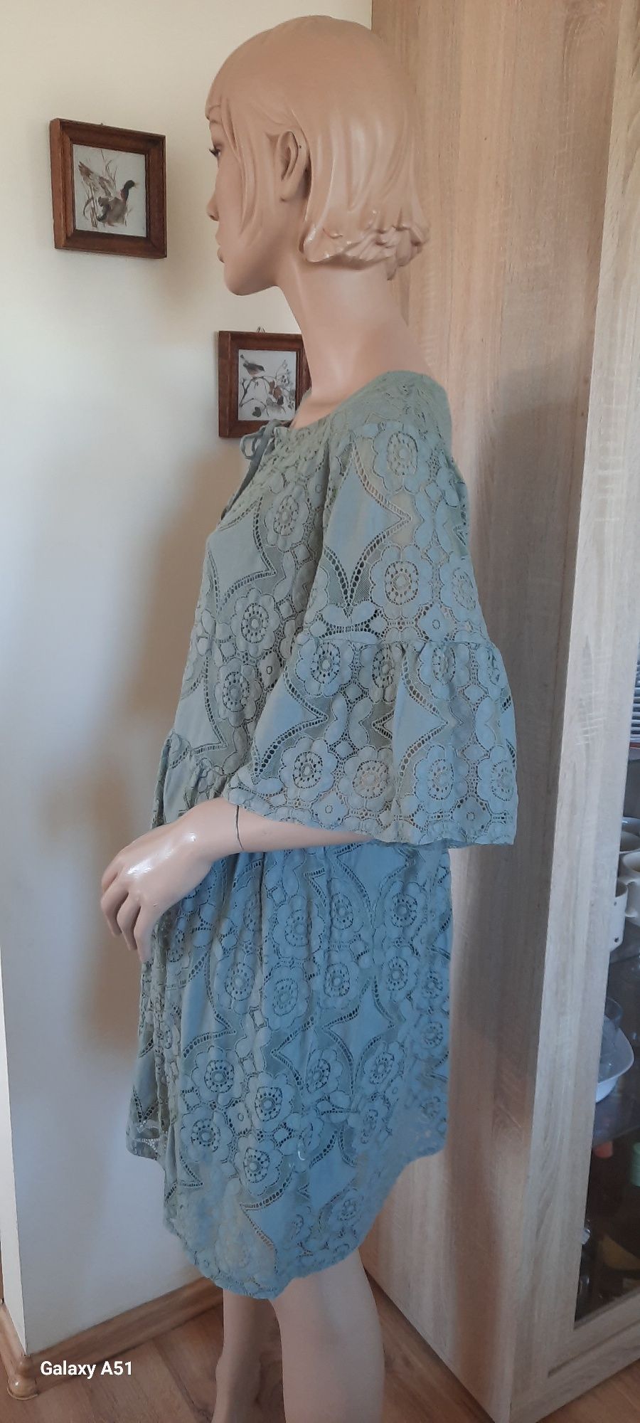 Koronkowa sukienka z halką khaki Boho