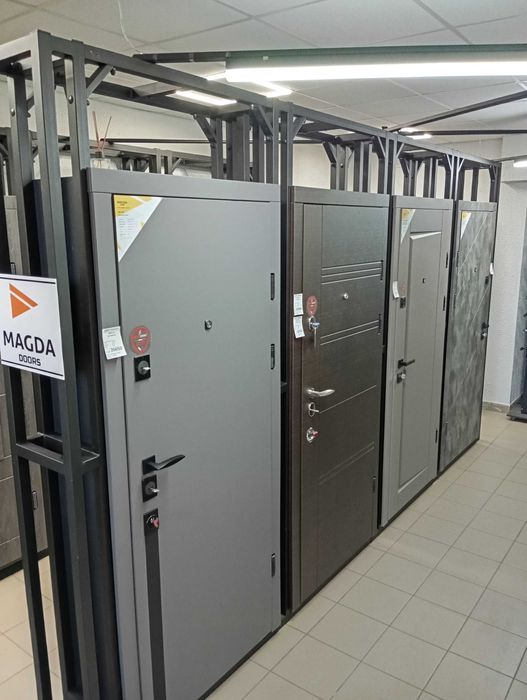 Вхідні двері  MAGDA мІжкімнатні KORFAD  вікна STEKO.REHAU