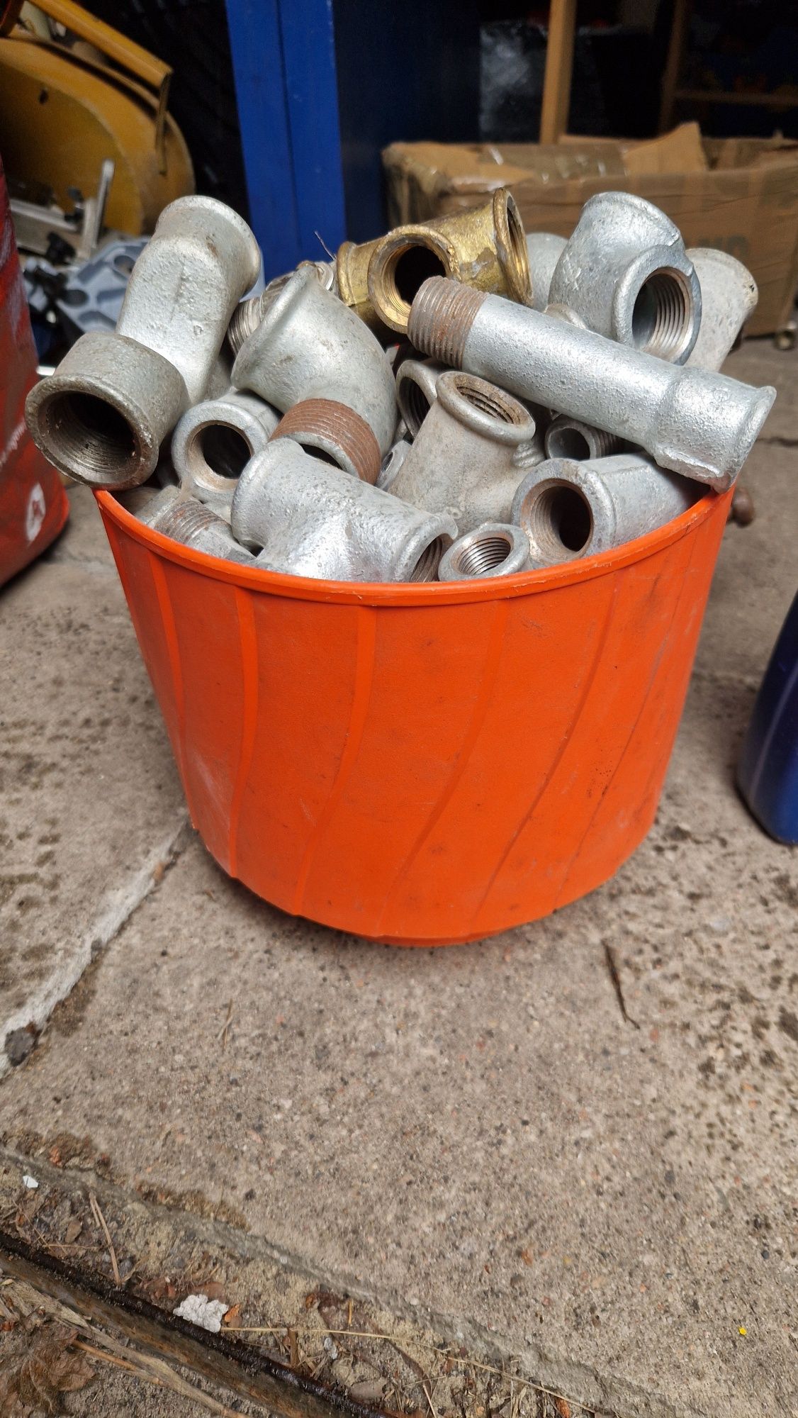 Kształtki hydrauliczne różne dużo