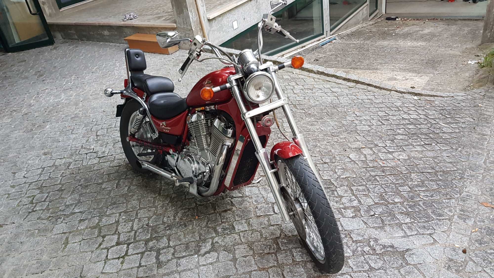 Moto Suzuki VS800