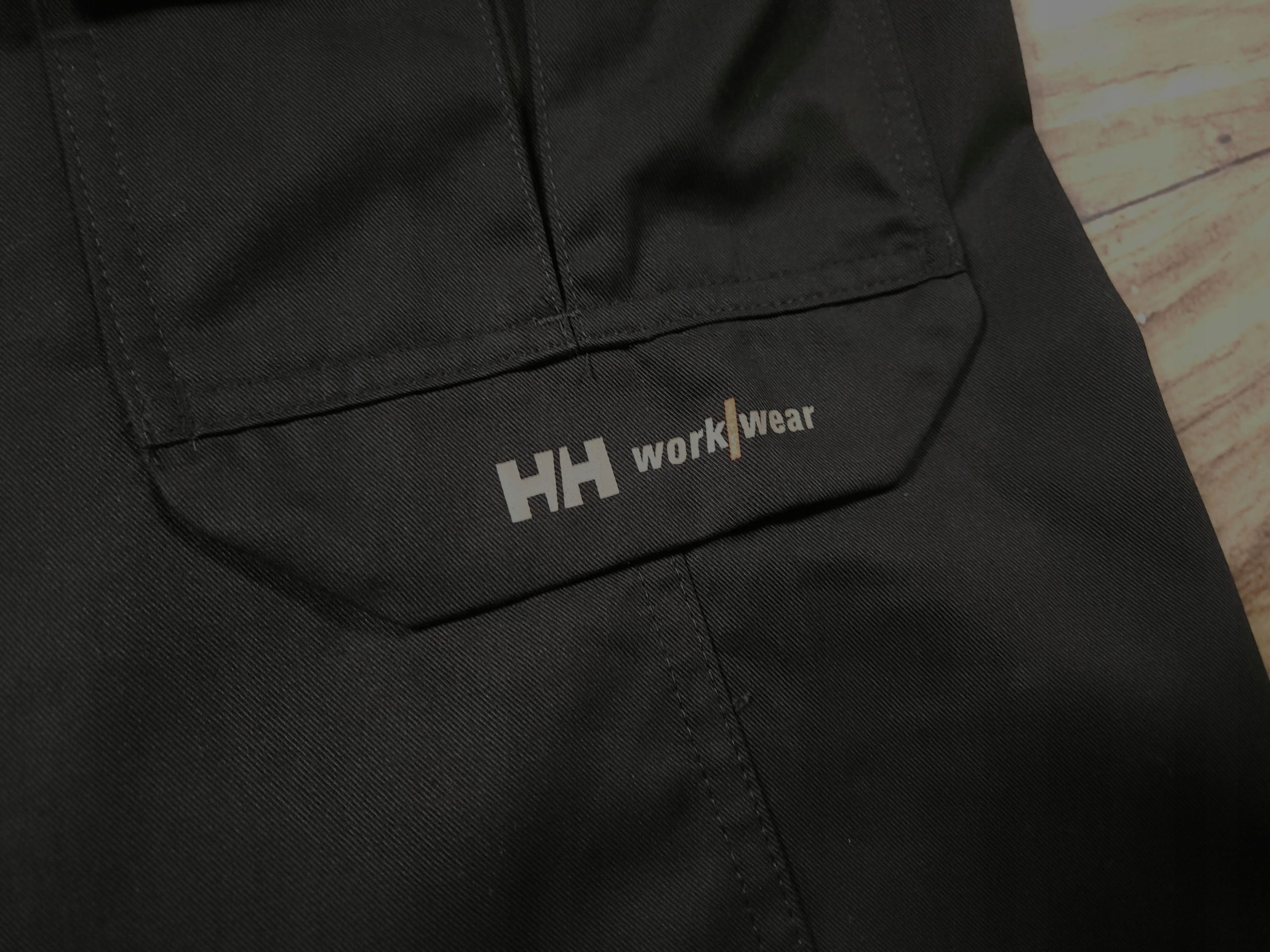 HELLY HANSEN WorkWear Spodnie Robocze Cargo Czarne Logowane r. C44