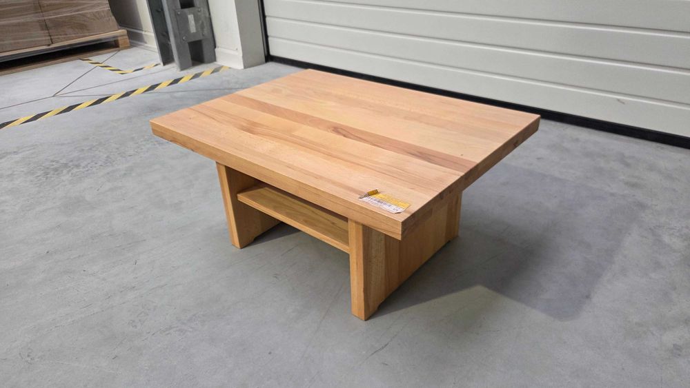 Stolik z drewna litego marki TheBEDS. Promocja -70%