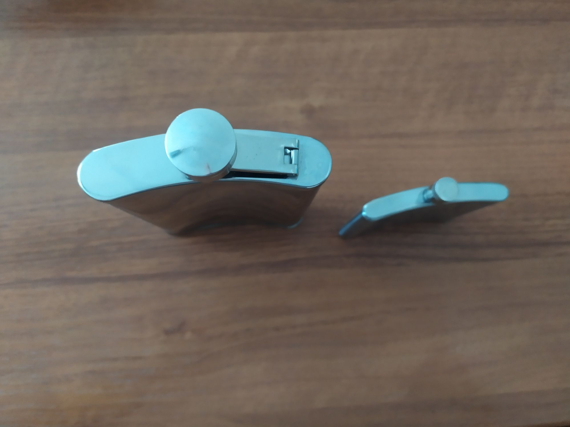 Komplet 2 piersiówki ze stali nierdzewnej 240 ml i 45 ml. Prezent.