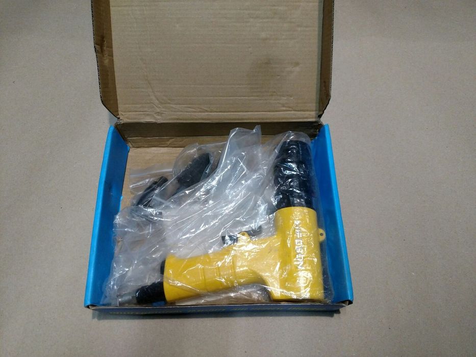 Заклепочник для резьбовых заклепок Заклепочник для різьбових заклепок