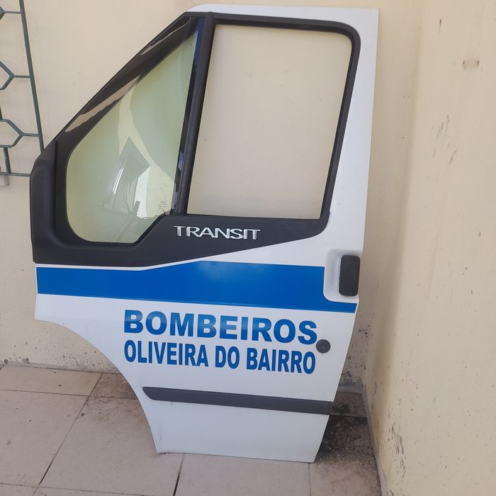 Porta frente esquerda Ford transit 2006