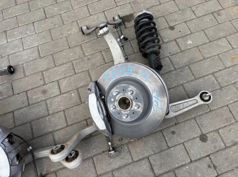 Tesla Model Y стійка, цапфа, ступиця, ричаг, супорт, диск