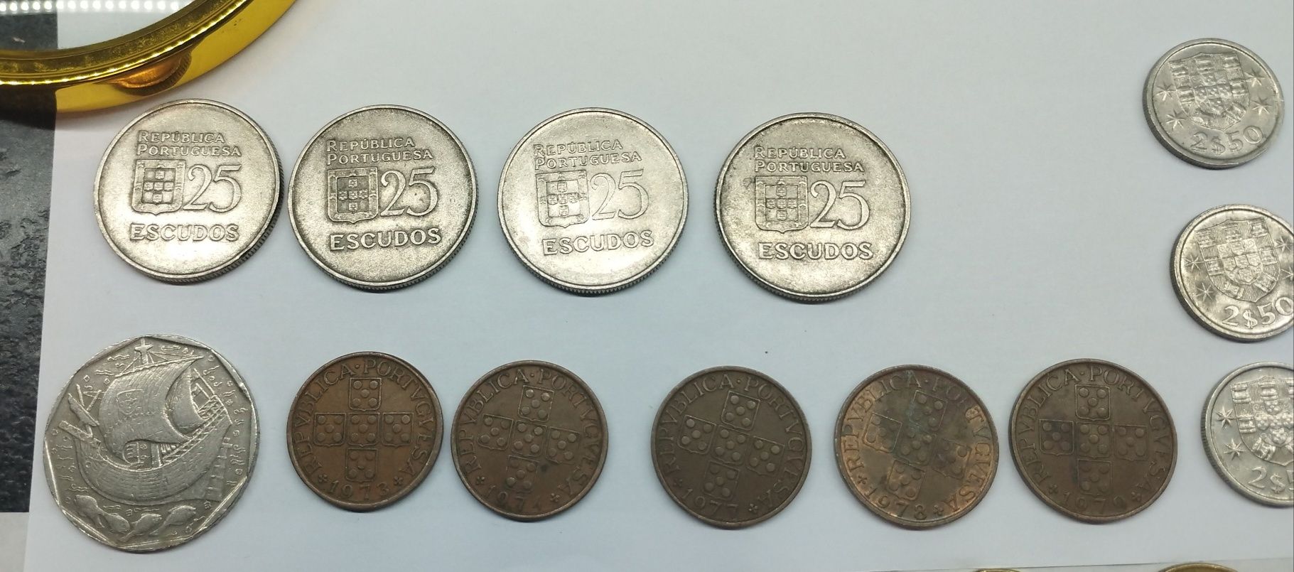 Moedas antigas portuguesas e estrangeiras