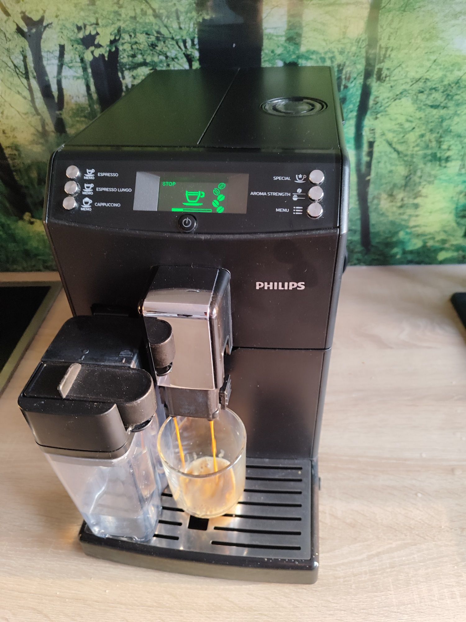 Ekspres do kawy Philips HD8834 z karafka do latte, stan bardzo dobry.