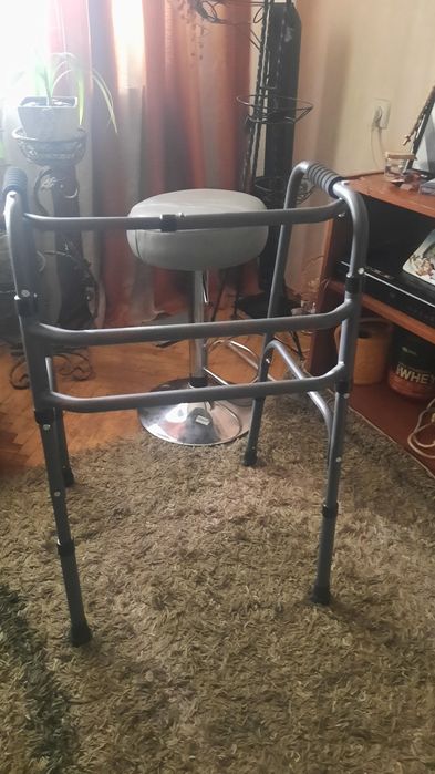 Ходунки крокуючі медичні з регульованням висоти