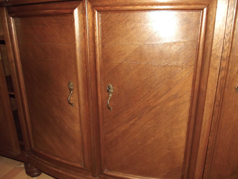 Dębowy pięknie przeszklony kredens z lat 30-tych XX w.