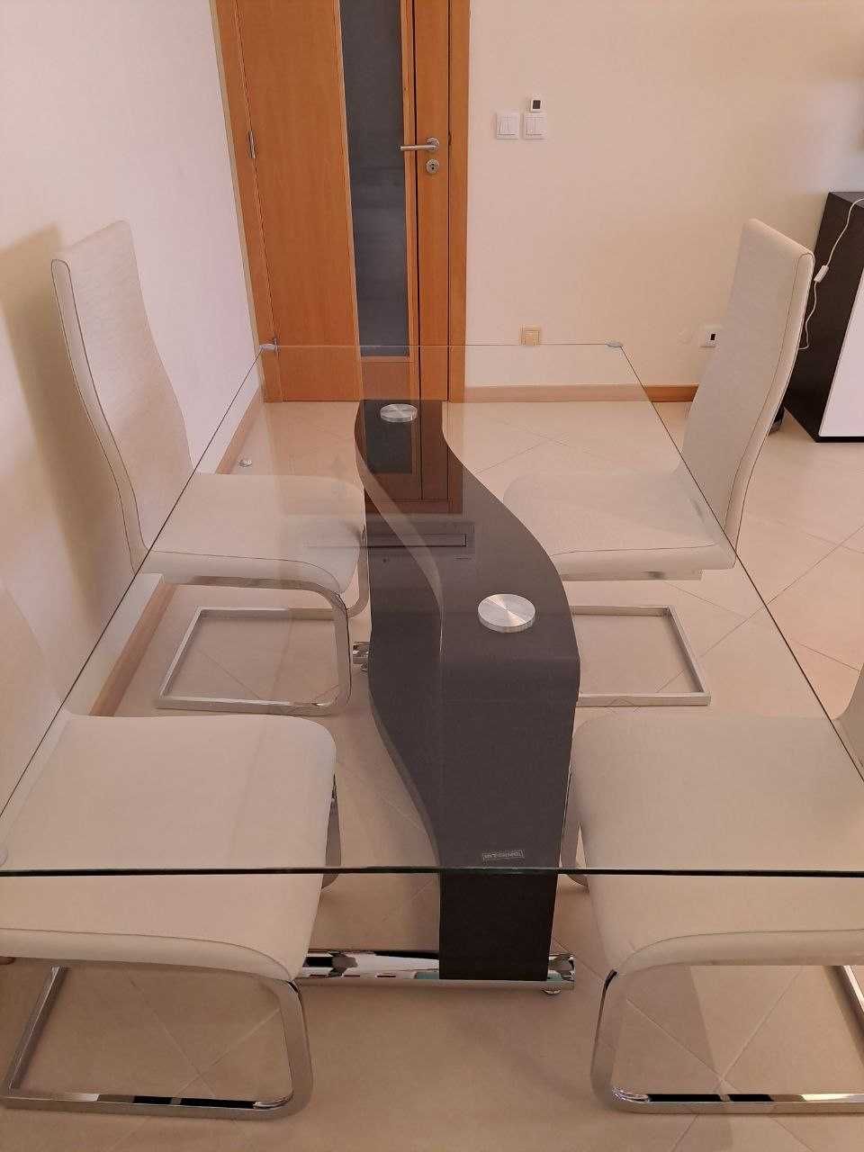 Conjunto mesa de jantar c/ tampo de vidro + 4 cadeiras brancas