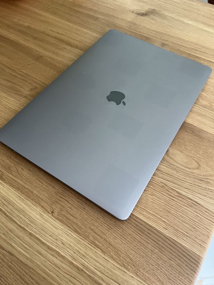 MacBook Pro 16-inch, 2019 i7 Intel Core