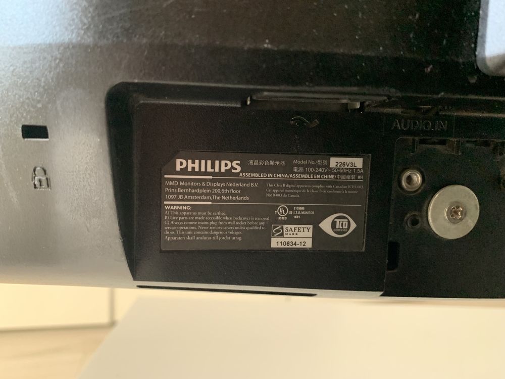 Монитор Philips 226v3l