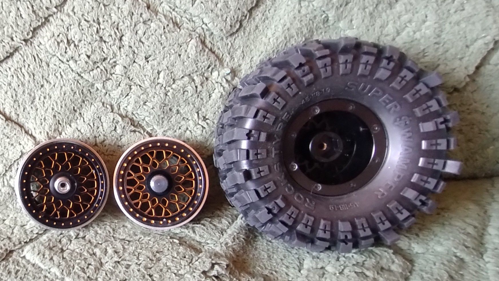 RC 1/10 crawler.