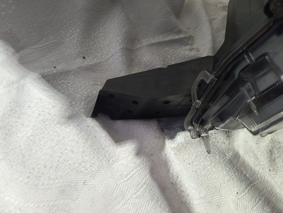 Lampa lewa FULL LED Toyota Land Cruiser Europa przód