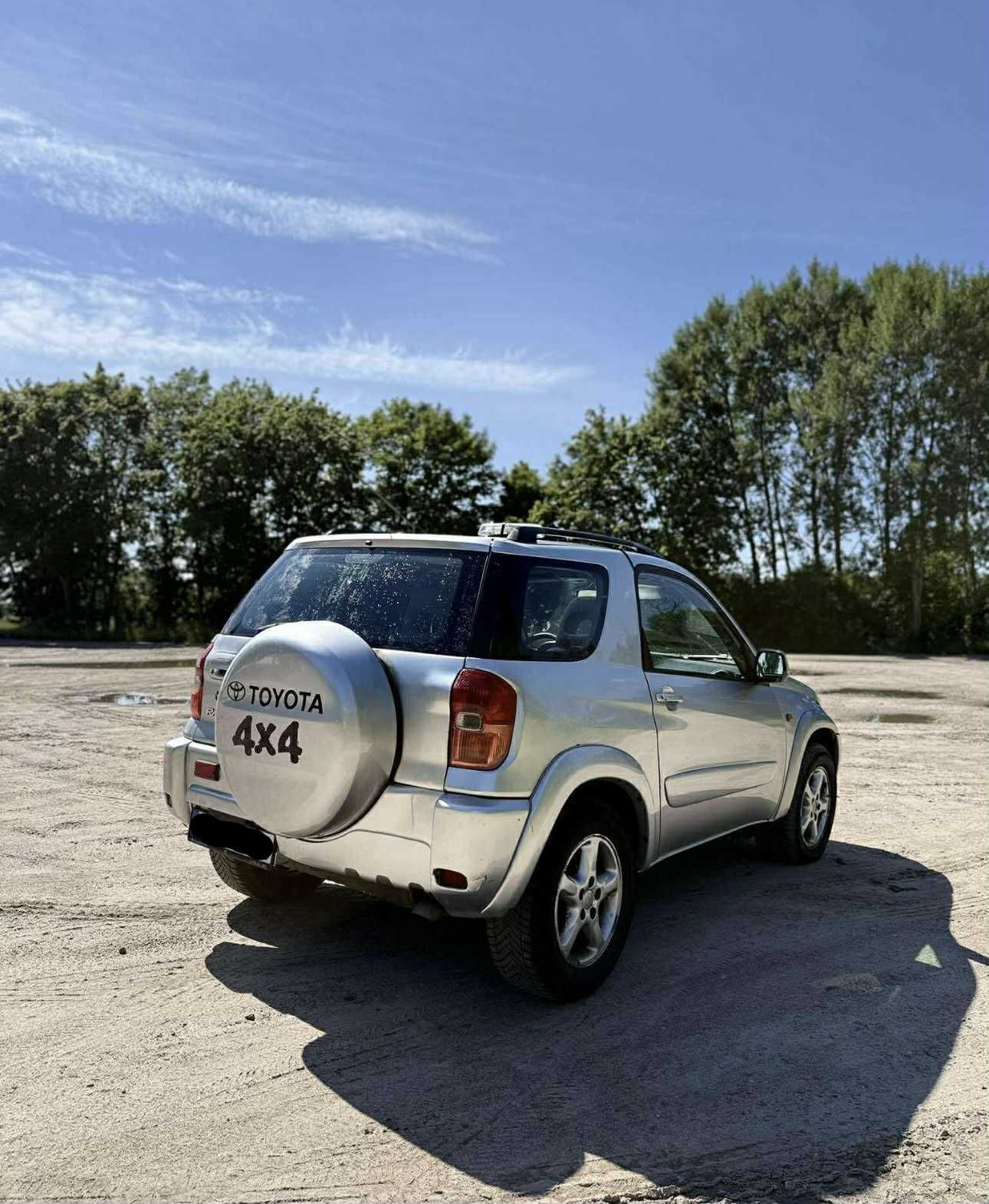 Toyote Rav-4 z 2001 roku 2.0 benzyna  4x4