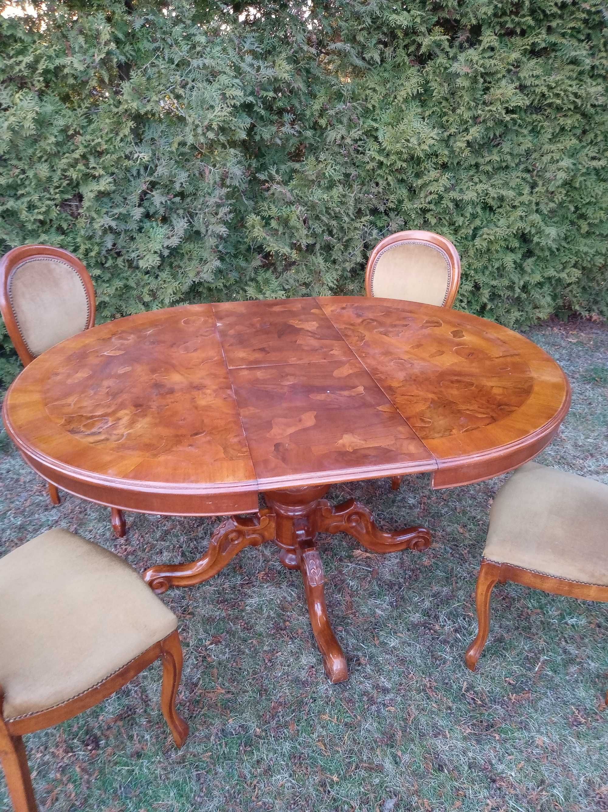 Stół drewniany rozkładany z krzesłami