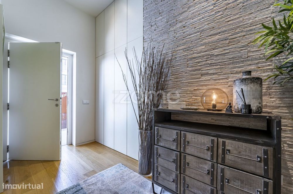 Moradia T4 com piscina, 2 terraços e ascensor junto à CUF, Porto