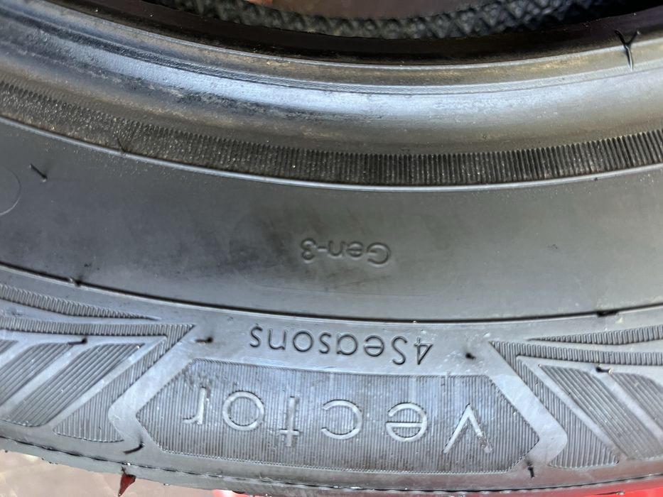 1szt. 215/55/16 Goodyear Vector 4Season Gen-3 2024 rok