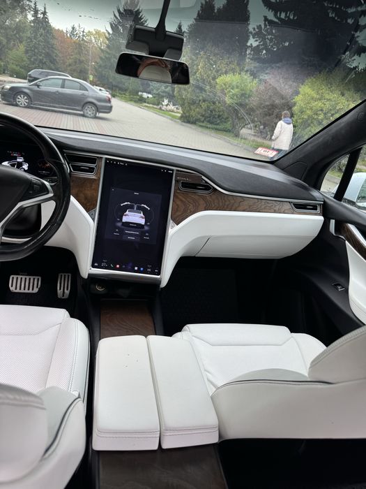 Пподам Tesla Model X
