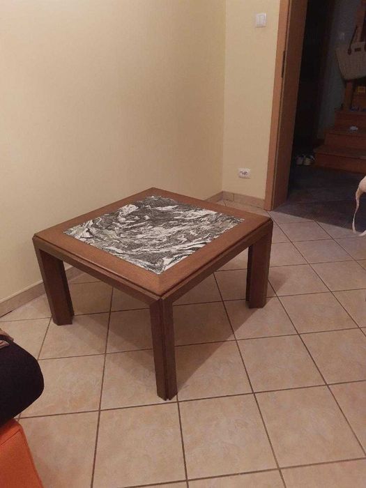 Stolik kawowy z blatem kamiennym