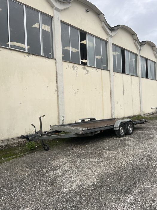 Atrelado com e sem cobetura