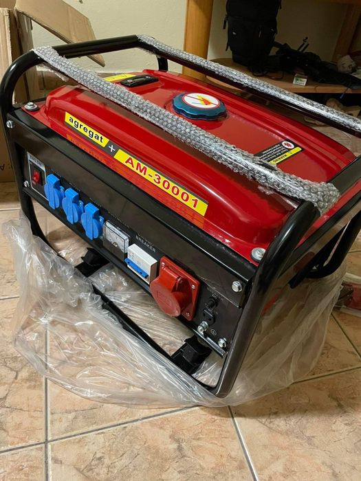 Генератор трифазний