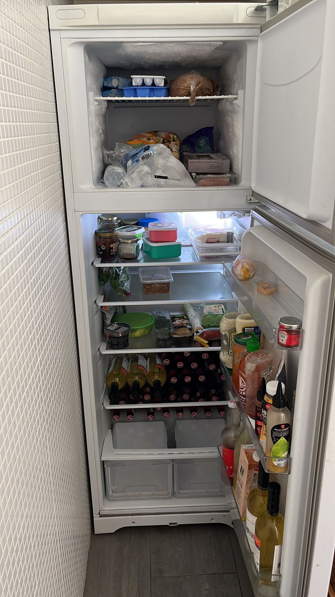Frigorífico combinado Hotpoint 180cm 415L