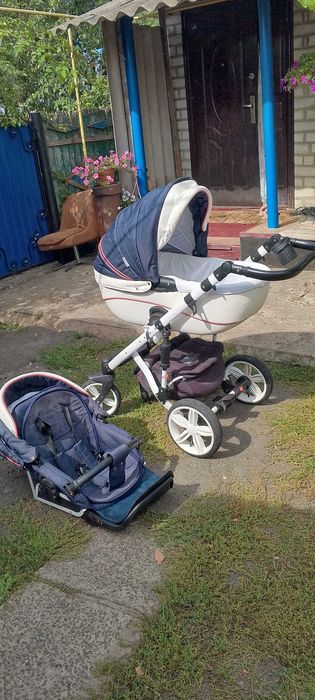 Продам дитячу коляску у гарному стані