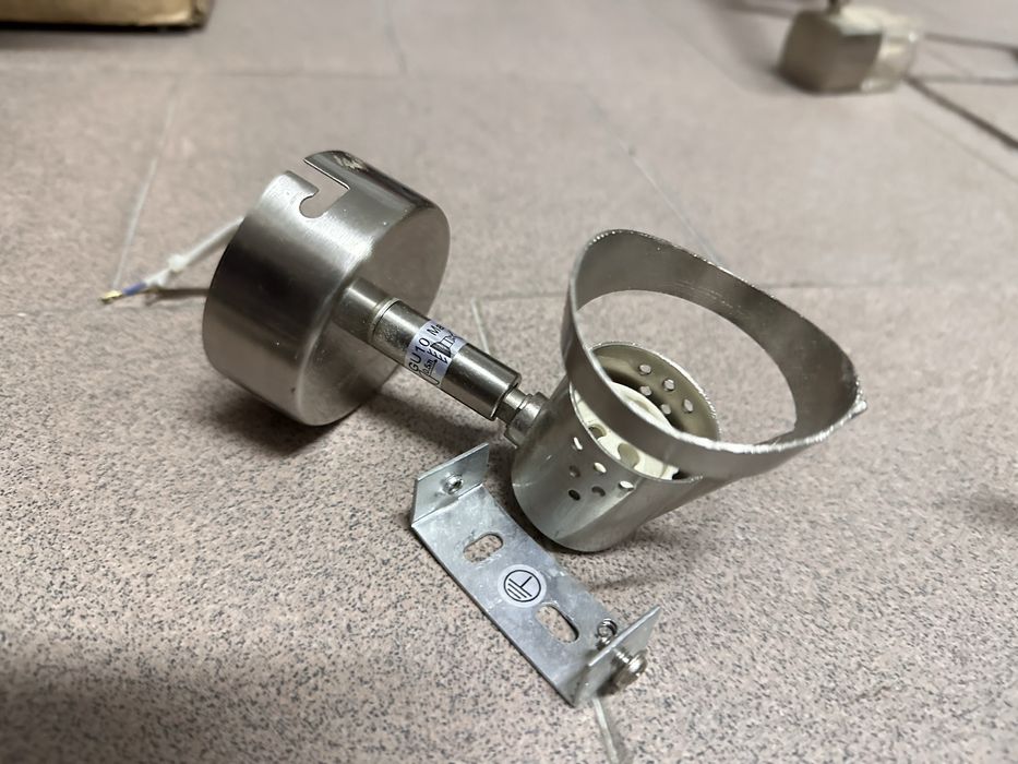 Candeeiros de tecto para focos