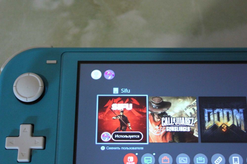 Продам приставку Nintendo Switch Lite.