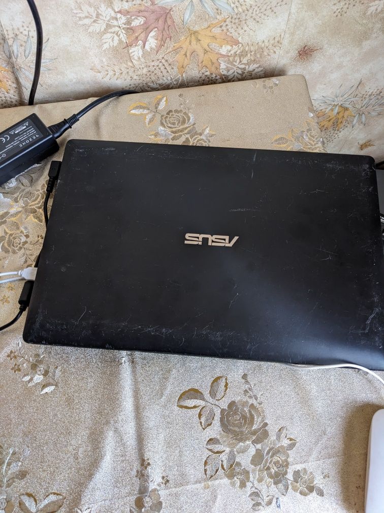 Ноутбук Асус Х553 8 гб/500ґб/15 дюймів