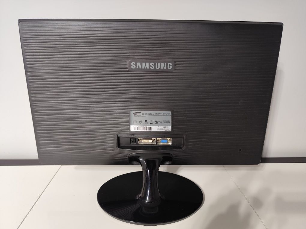 Monitor Samsung Sync Master SA300 22 całe Jak Nowy