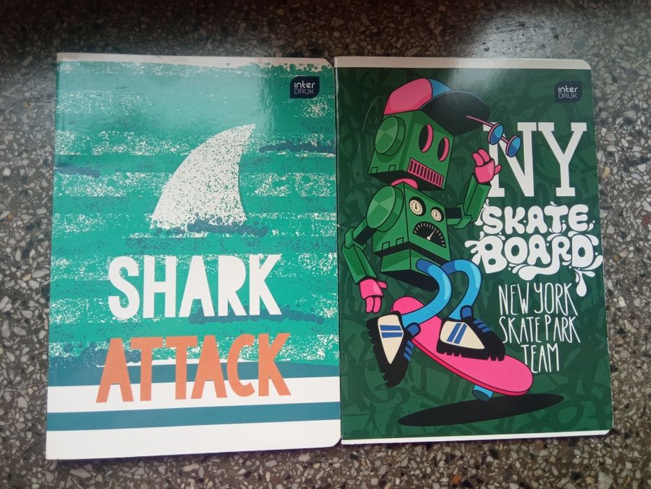 zeszyty w trzy linie