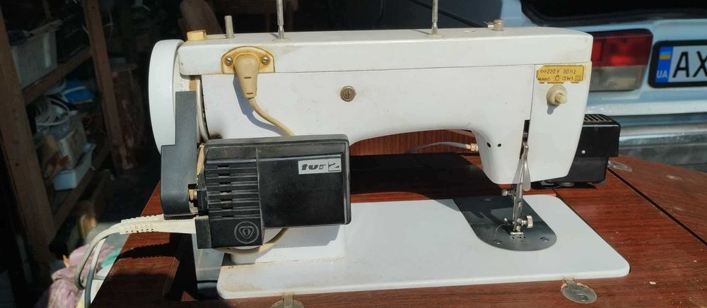 Швейна машинка Чайка 142м